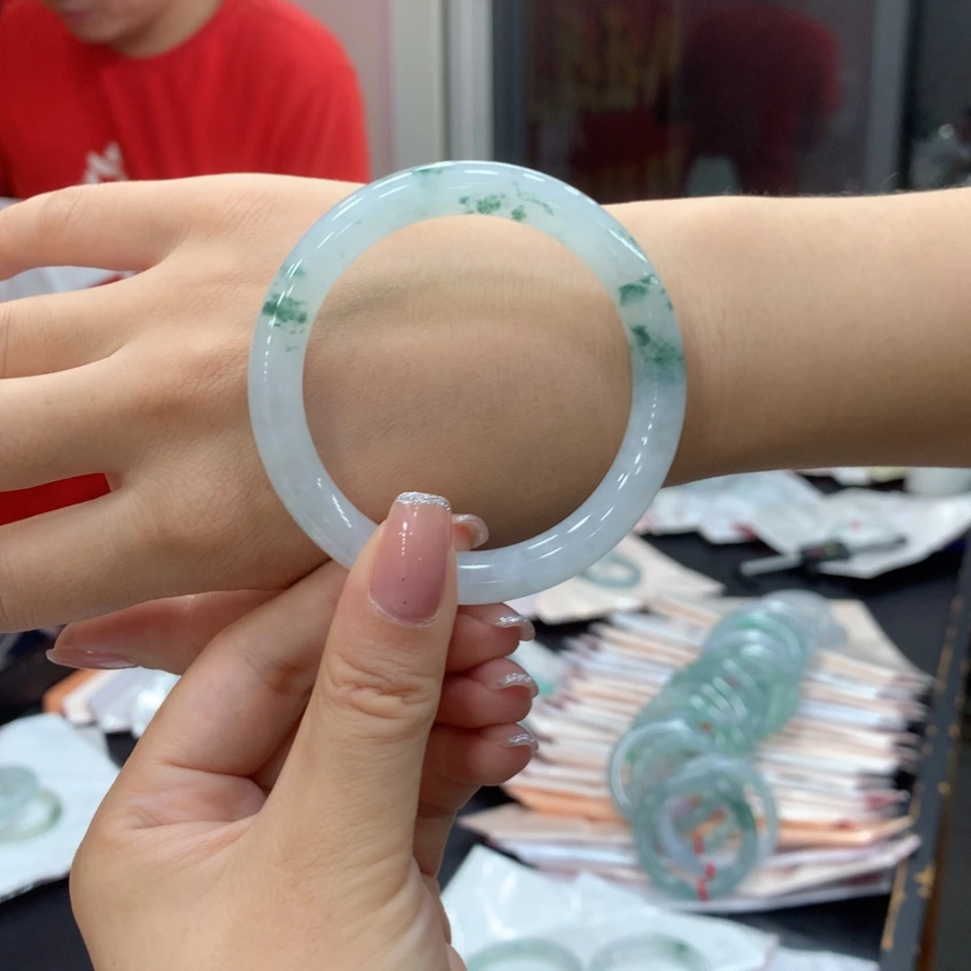 翡翠手镯未镶嵌?*兒买断