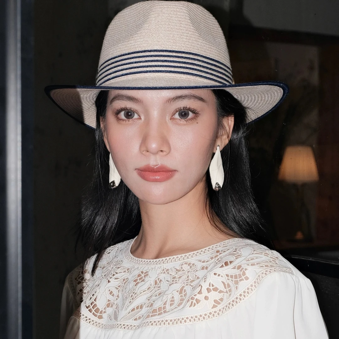 铜合金珐琅耳饰 白色珐琅卷叶造型耳环小众设计高级感轻奢耳钉