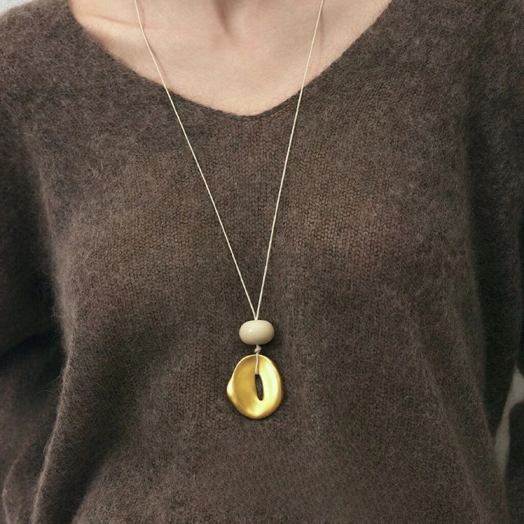 铜皮质项链 新款流动的柔软挂坠项链皮绳高级简约轻奢关节毛衣链