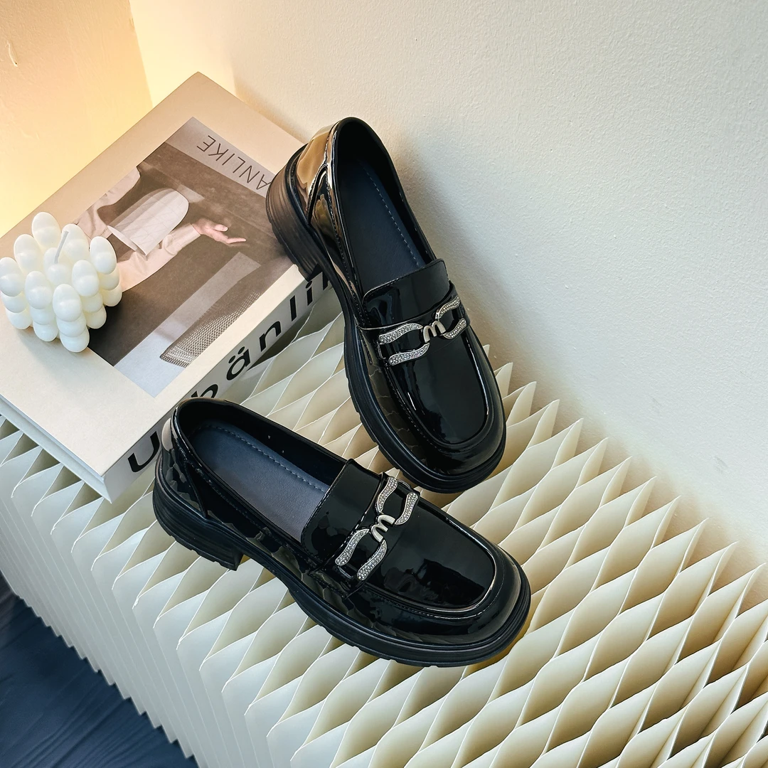 PA926-11黑色英伦乐福鞋女2024新款增高厚底单鞋漆皮精品女鞋