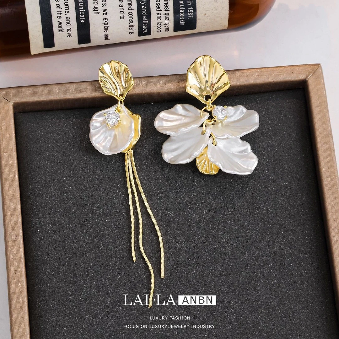 铜合金仿珍珠耳饰 花朵贝壳轻奢时尚简约设计感甜美温柔长款流苏