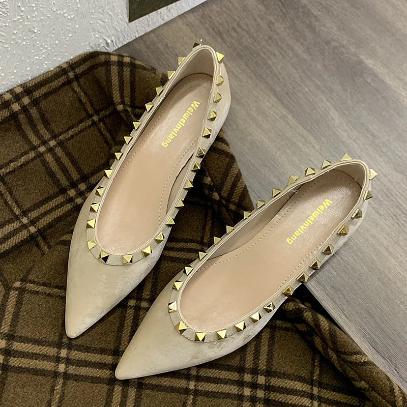 显白百搭尖头单鞋舒适软底平跟女鞋新款气质韩版铆钉浅口平底鞋女