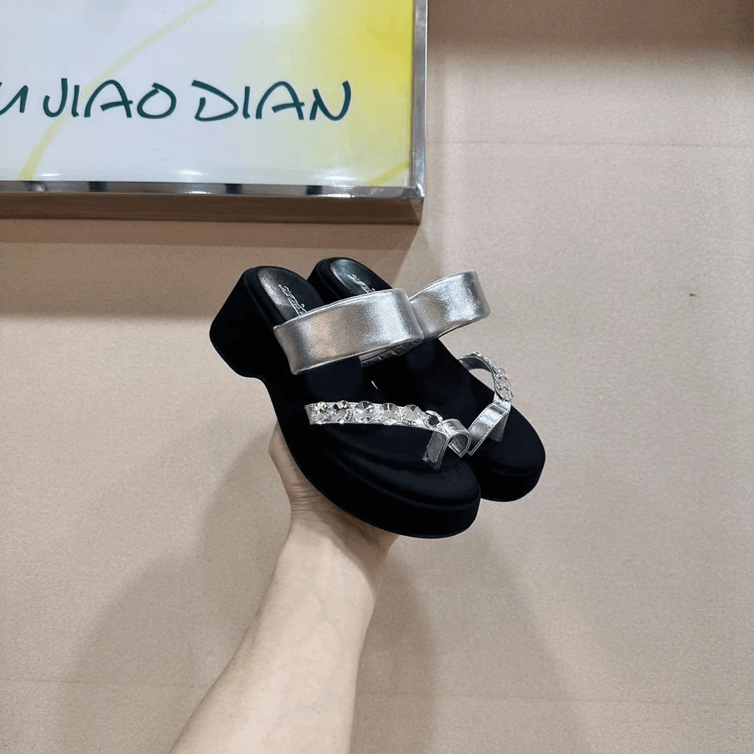 欧洲站厚底拖鞋女2024夏季新款舒适时尚沙滩夹趾外穿休闲女凉拖潮