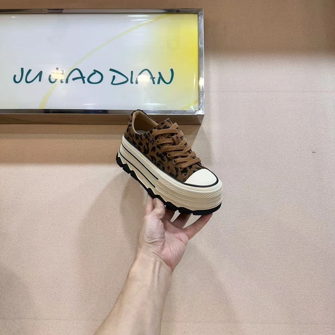 欧洲站厚底真皮豹纹板鞋女2024秋季新款系带圆头休闲时尚增高女鞋