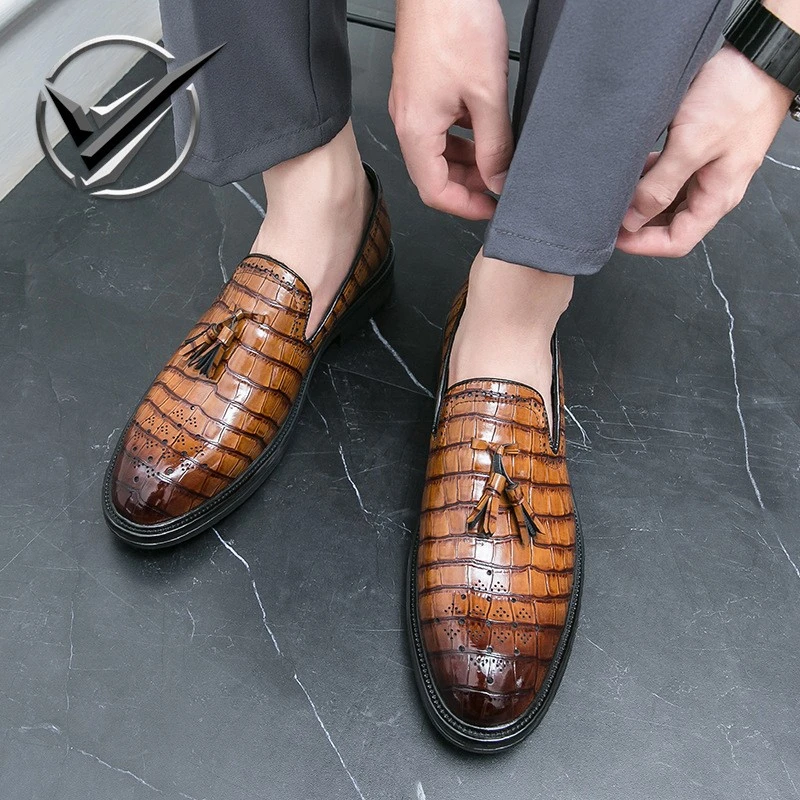 笑相迎大码皮鞋2023新款夜店潮鞋发型师流苏尖头休闲鞋时尚男皮鞋