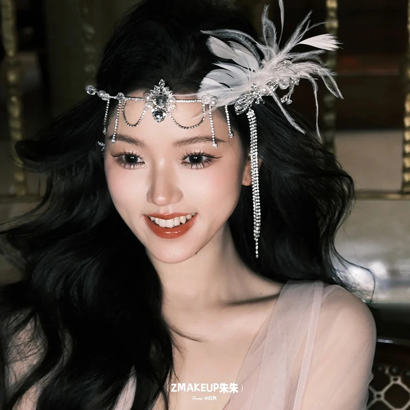 新娘羽毛头饰眉心坠超仙甜美苏边夹结婚跟妆礼服配饰演出饰品