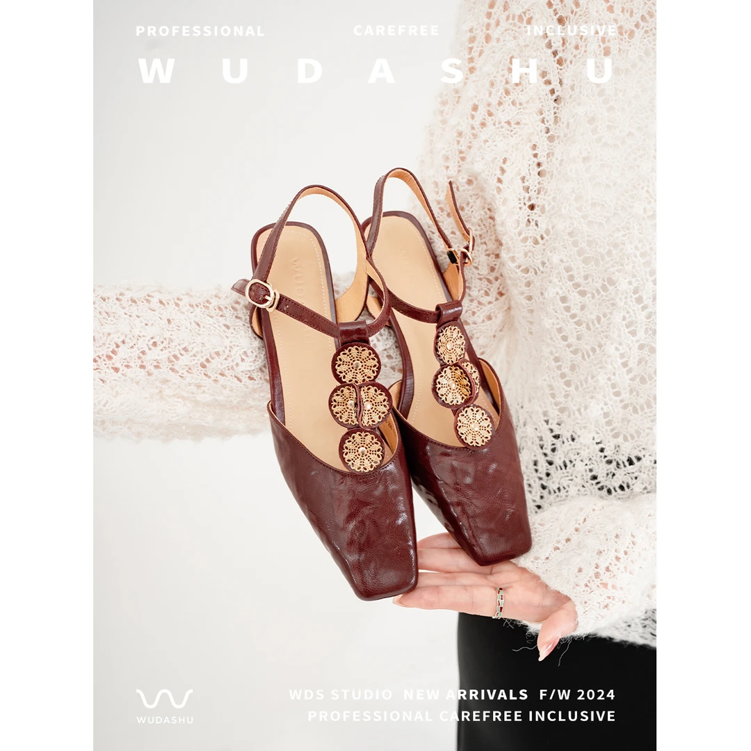 吴大叔2024年夏季新款时尚软底中跟红色粗跟中跟时装凉鞋10-518