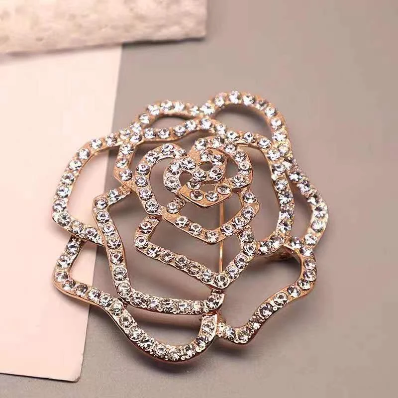 山茶花轻奢妇联胸花胸针气质别针个性网红同款满钻时尚山茶花胸针