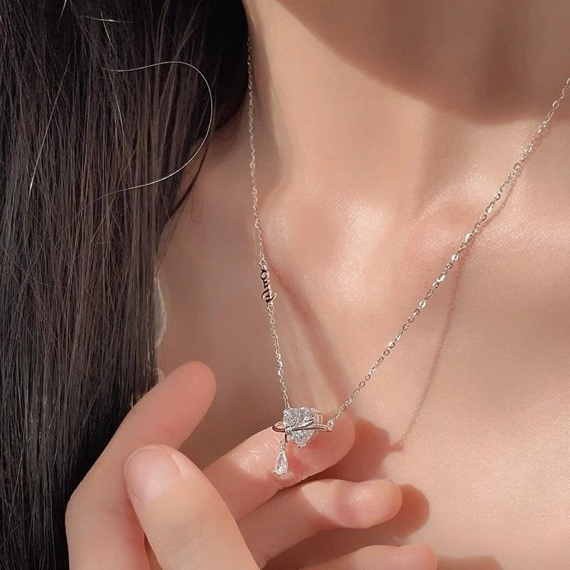 钛钢项链 洛心爱心流苏项链女ins风轻奢小众高级感精致百搭锁骨链