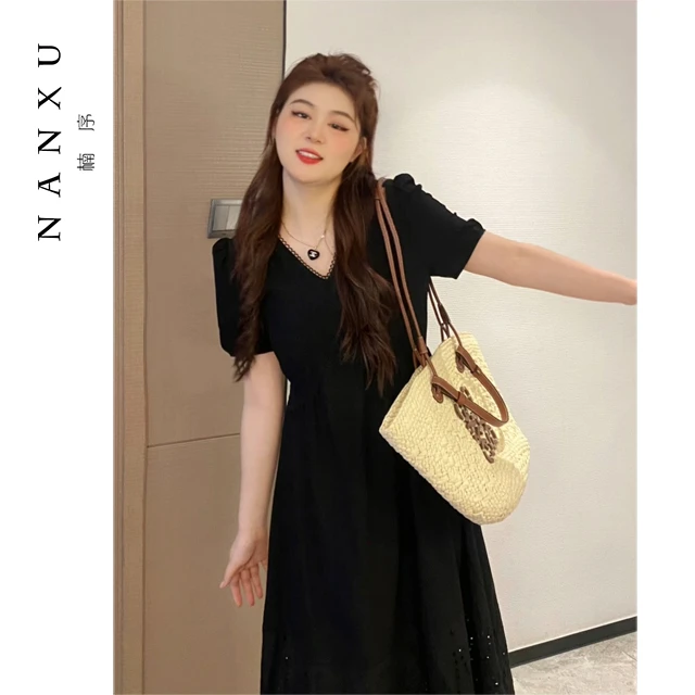 NANXU/楠序迪迪微胖大码连衣裙法式V领气质显瘦长款小黑裙YZ8172