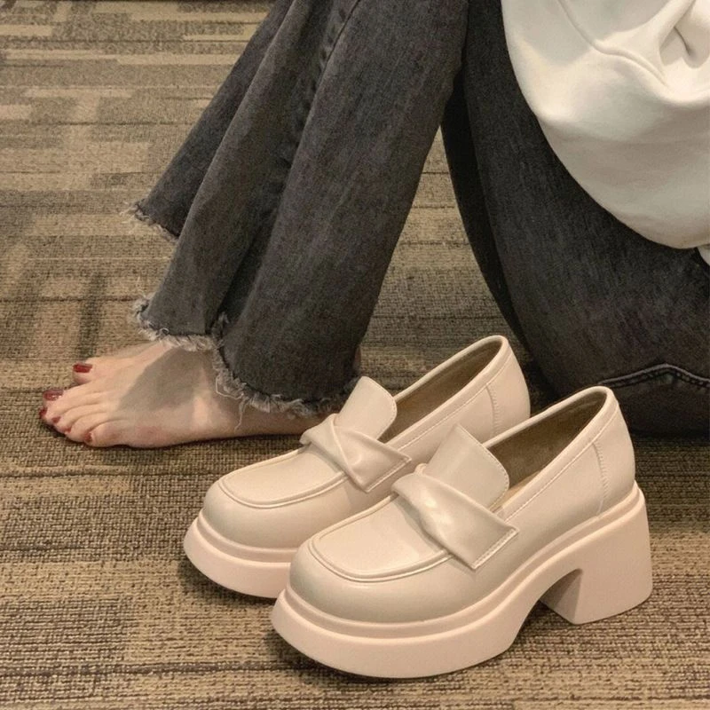 一脚蹬黑色小皮鞋女2023春季新款增高复古英伦风百搭暖配裙子单鞋