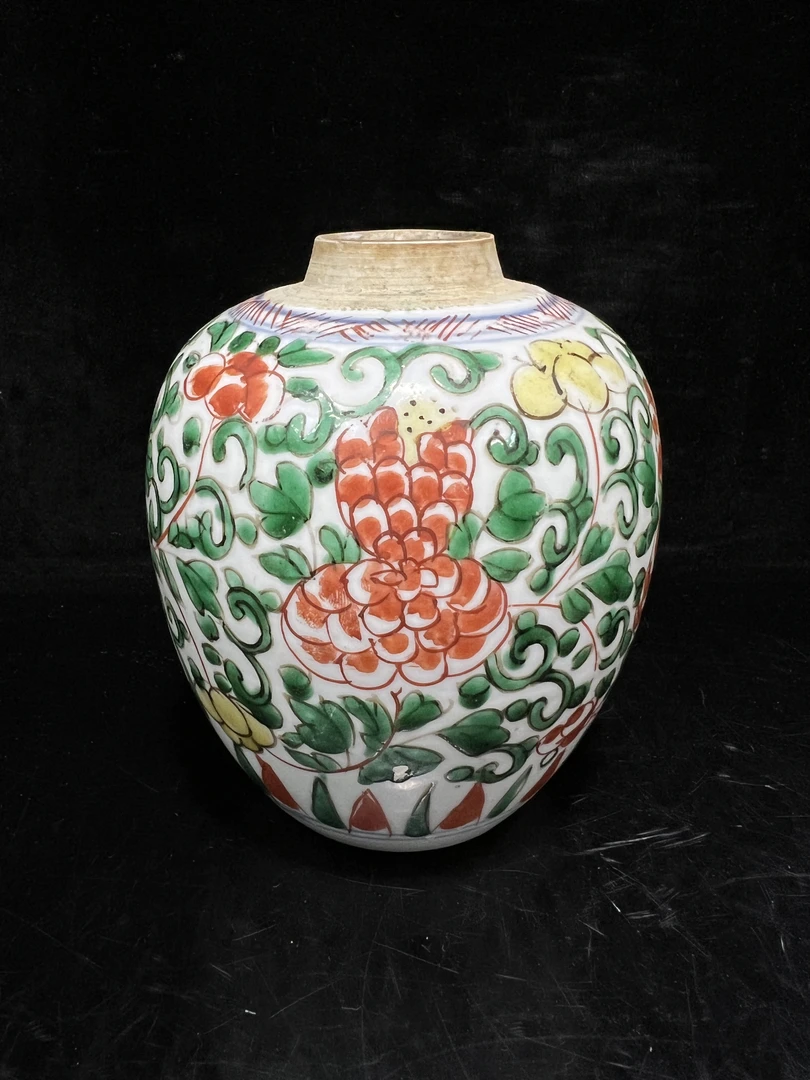 清康熙五彩花卉罐