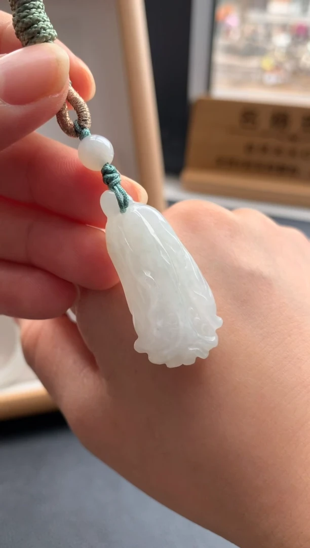 【闪购商品】翡翠颈饰未镶嵌白菜
