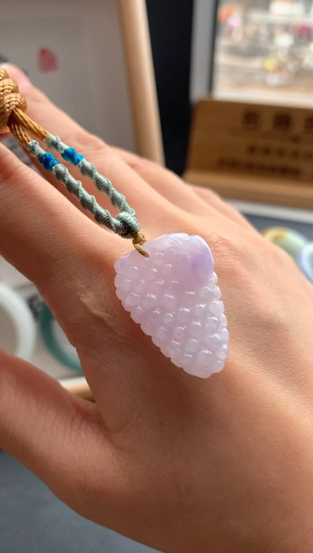【闪购商品】翡翠颈饰未镶嵌葡萄