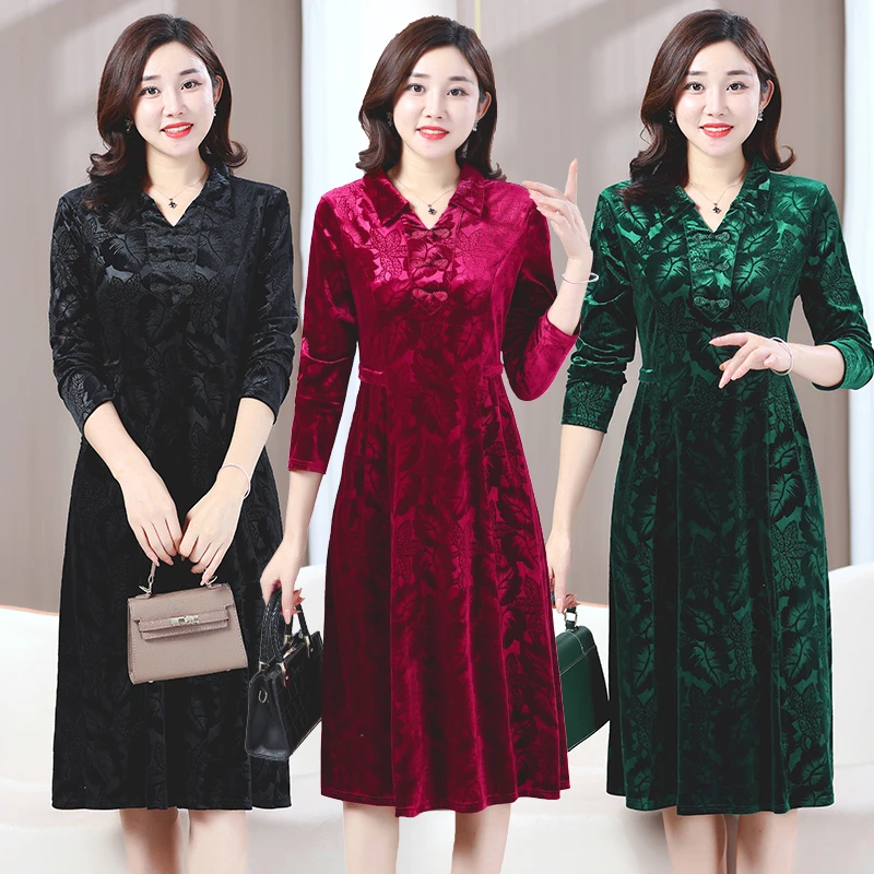 春秋装女长袖连衣裙2024新款时尚妈妈装宽松V领中长款金丝绒长裙