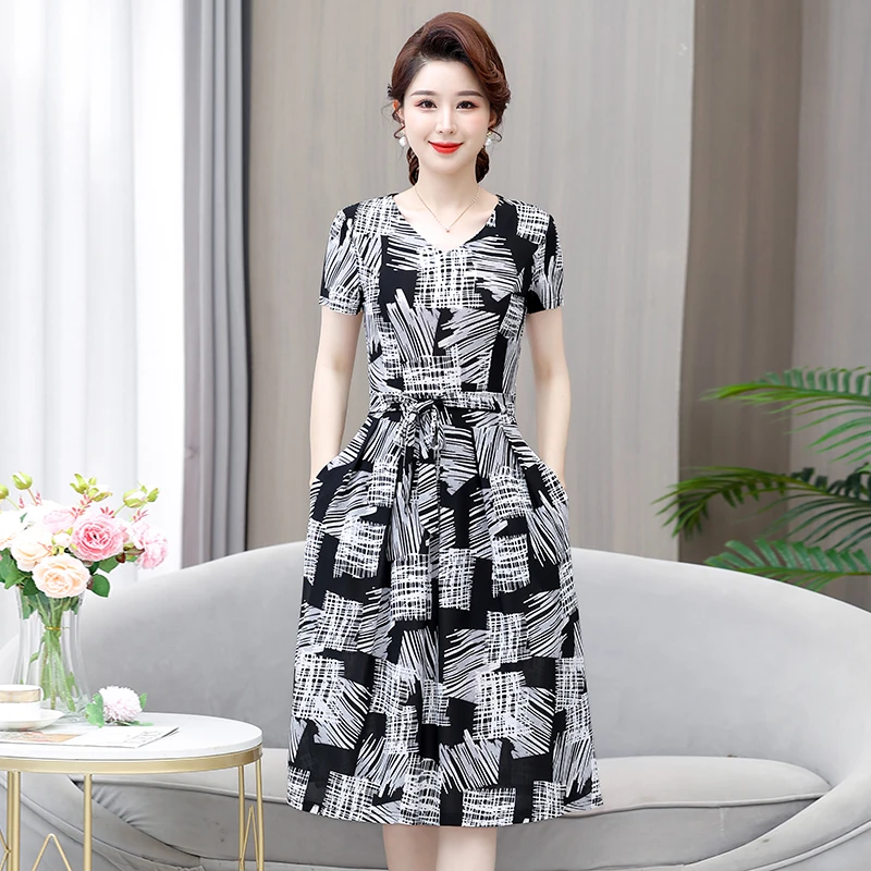 夏季新款妈妈装短袖连衣裙有口袋收腰V领中老年气质裙子中长款薄