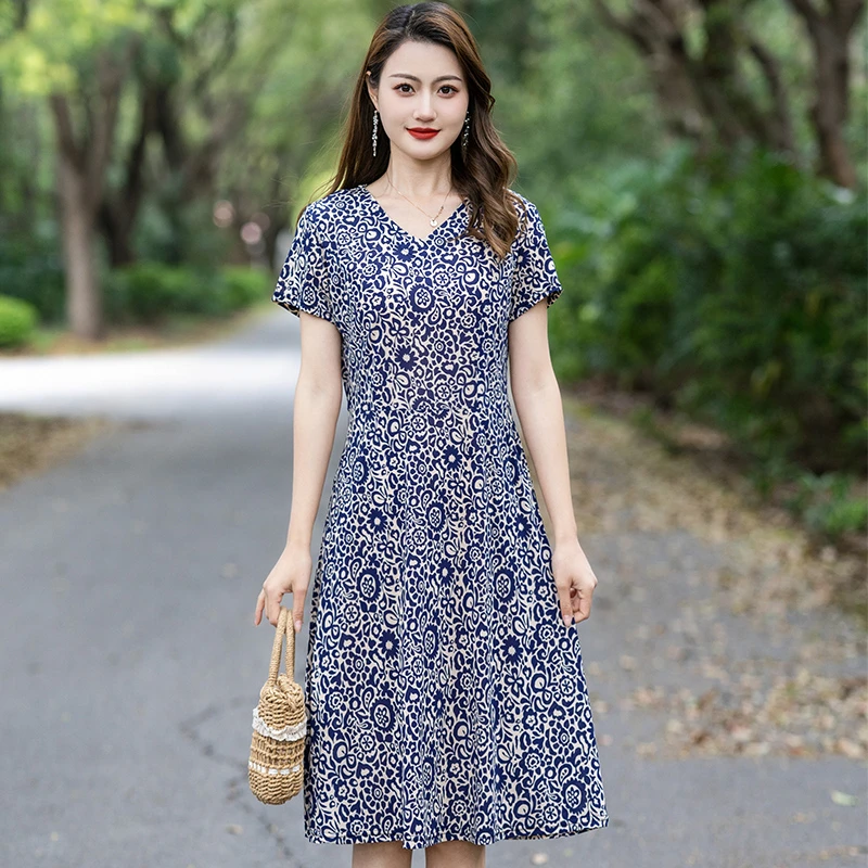 妈妈装夏季新款冰丝洞连衣裙大码显瘦薄款碎花气质中老年女装长裙