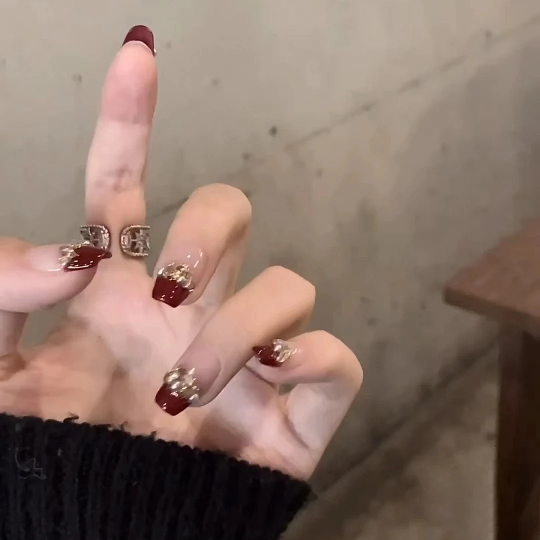 【新年美甲】实拍手工穿戴甲手作过酒红色年美甲法式爆闪香槟钻