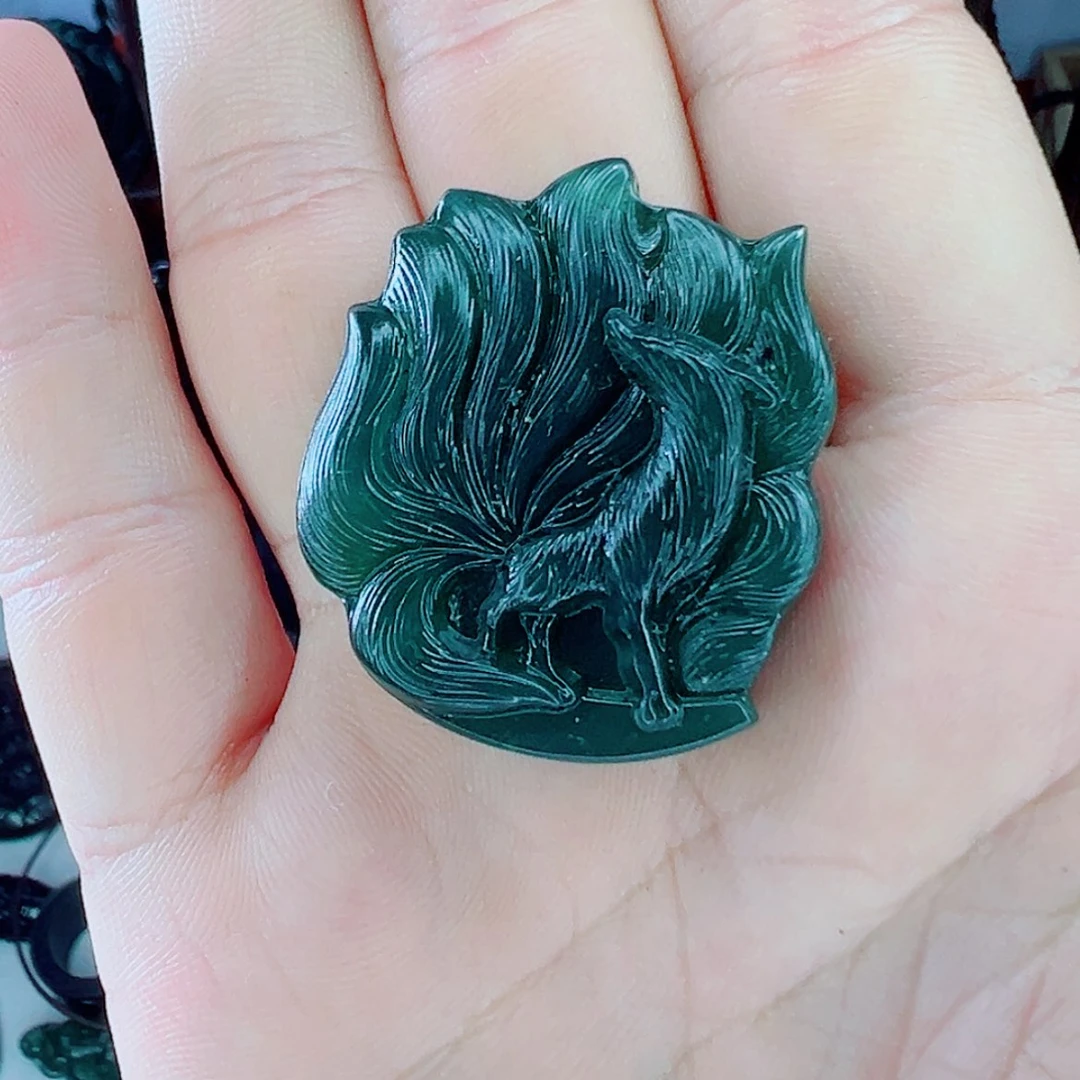 【闪购商品】蛇纹石玉九尾狐未镶嵌甜****?