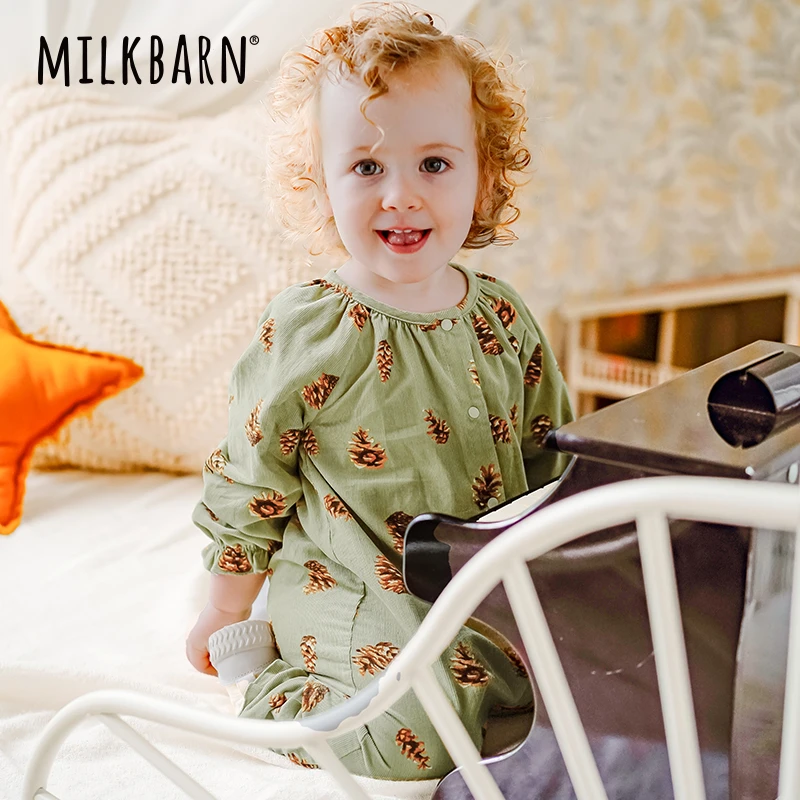 Milkbarn春季新品宝宝纯棉灯芯绒花边圆领连体衣长袖爬爬服