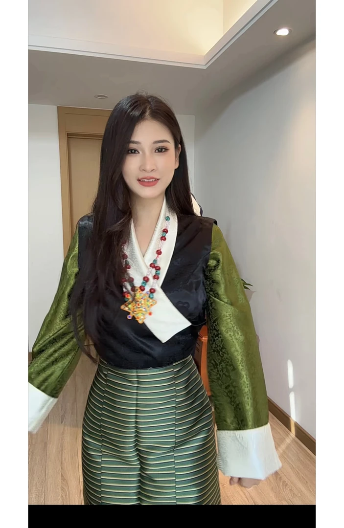 依西家  (两色)新款春夏秋假两件西藏服时尚