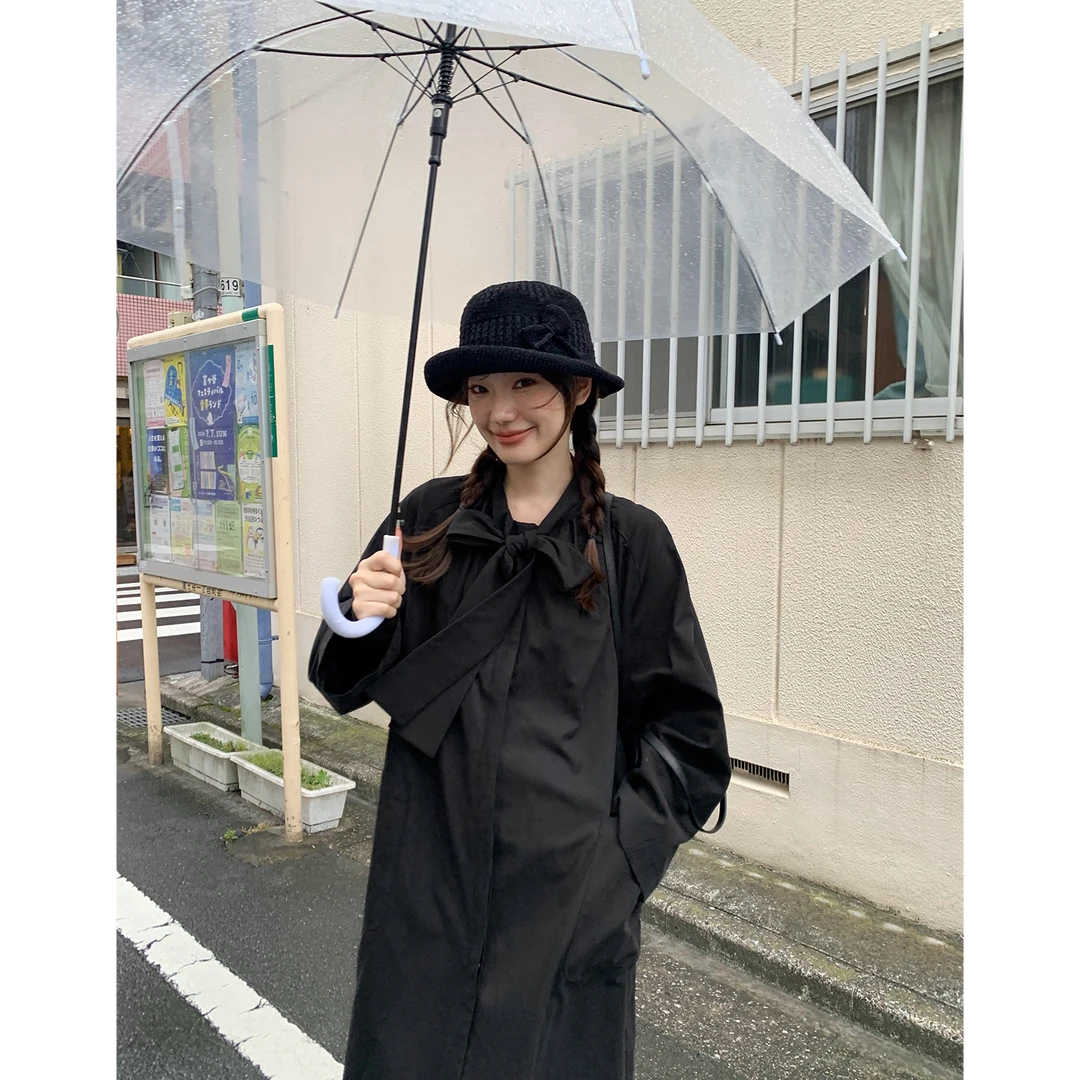 你好卡农 领口蝴蝶结绑带宽松风衣外套黑色中长款外套KF24Z4079D