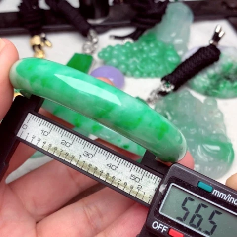 翡翠手镯未镶嵌手镯