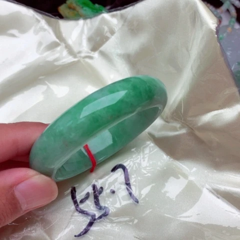 翡翠手镯未镶嵌手镯
