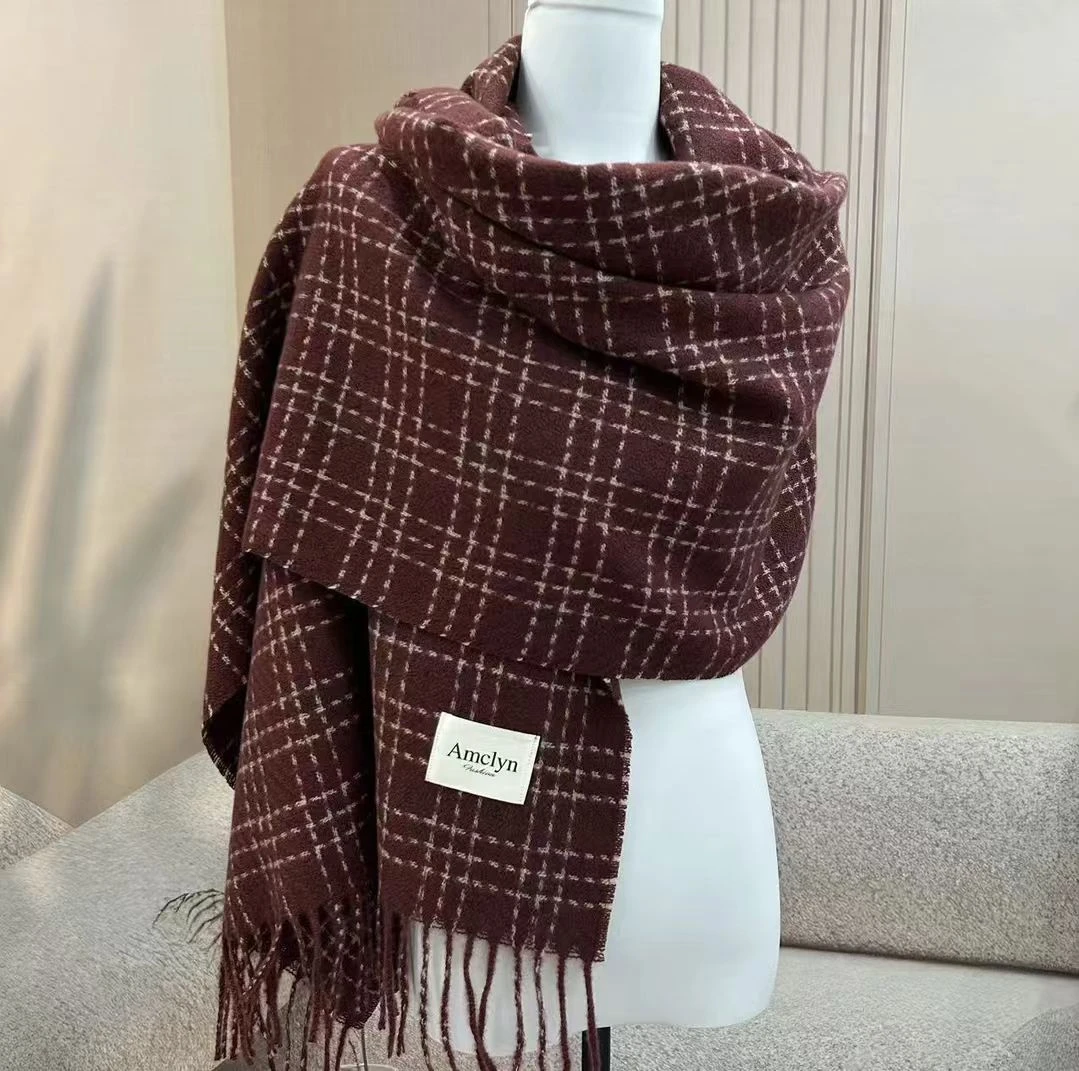 1-588 围巾  70X180左右丝巾长巾 暗红棋盘格羊绒