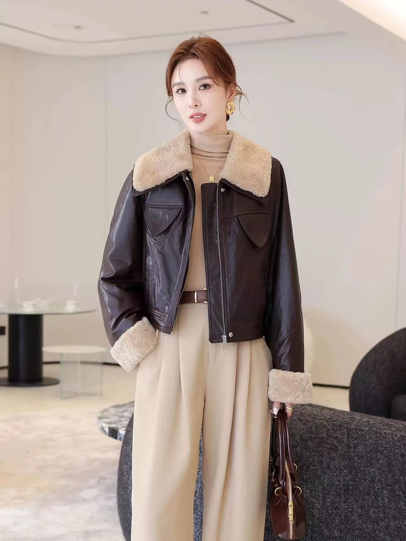 水晶油蜡皮山羊皮羊羔毛领鹅绒服外套2024冬新款鹅绒服真皮皮衣女