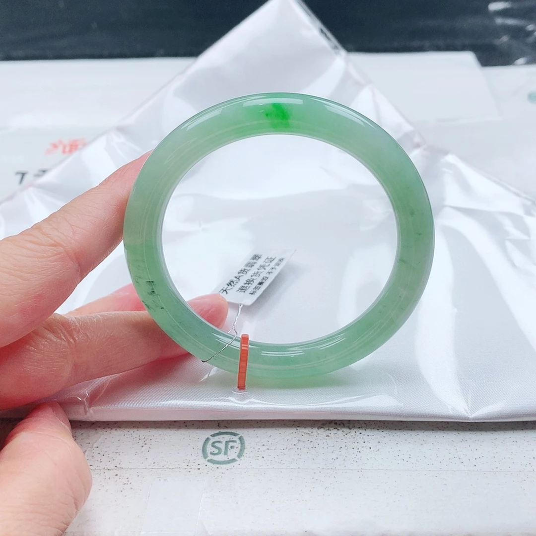 翡翠手镯未镶嵌天然翡翠手镯