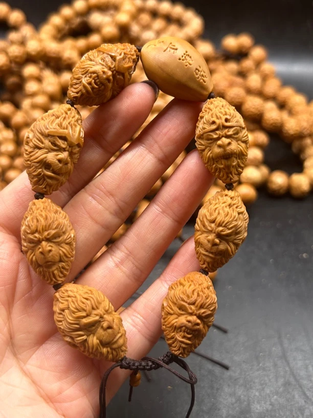 橄榄核雕刻齐天大圣斗战胜佛手串手链