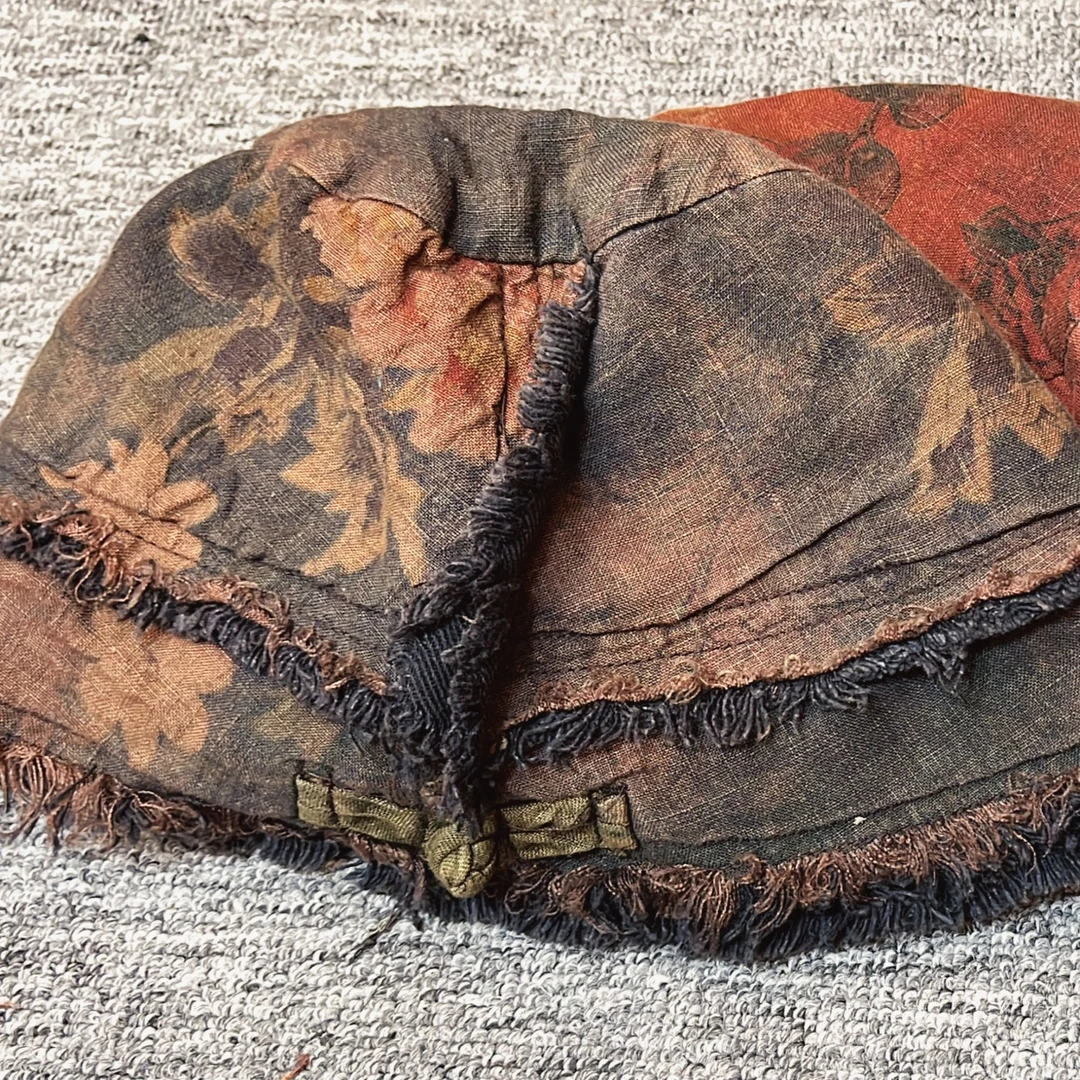 花盘扣毛边复古帽