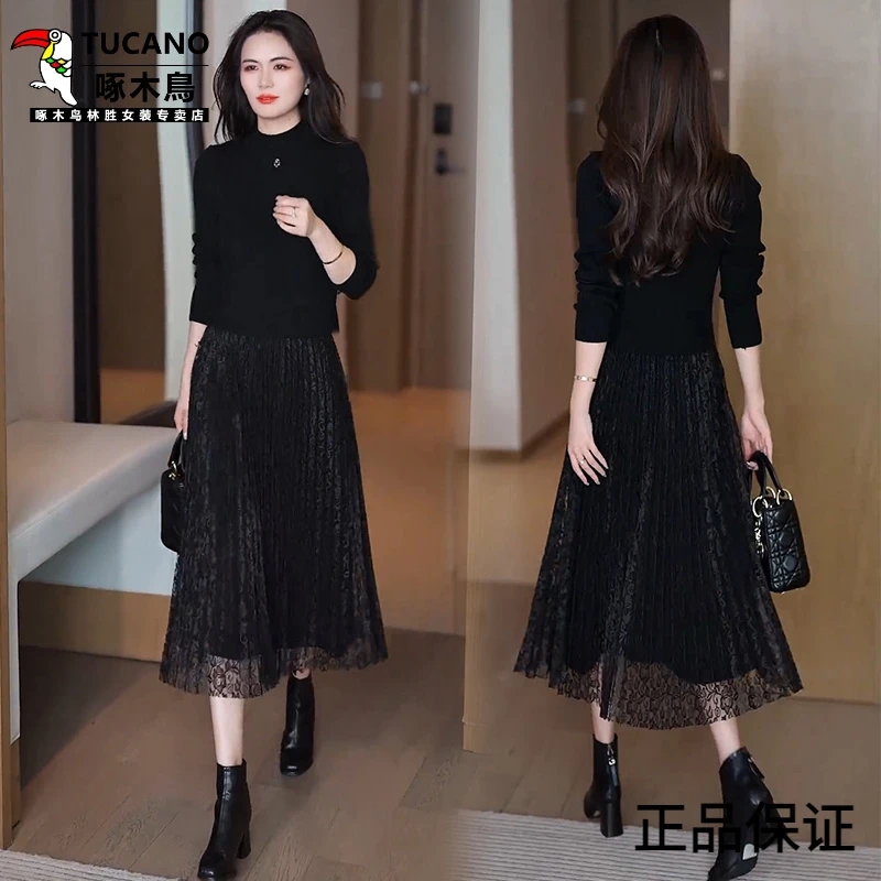 啄木鸟时尚针织连衣裙女2025秋冬新款洋气修身显瘦蕾丝拼接配大衣