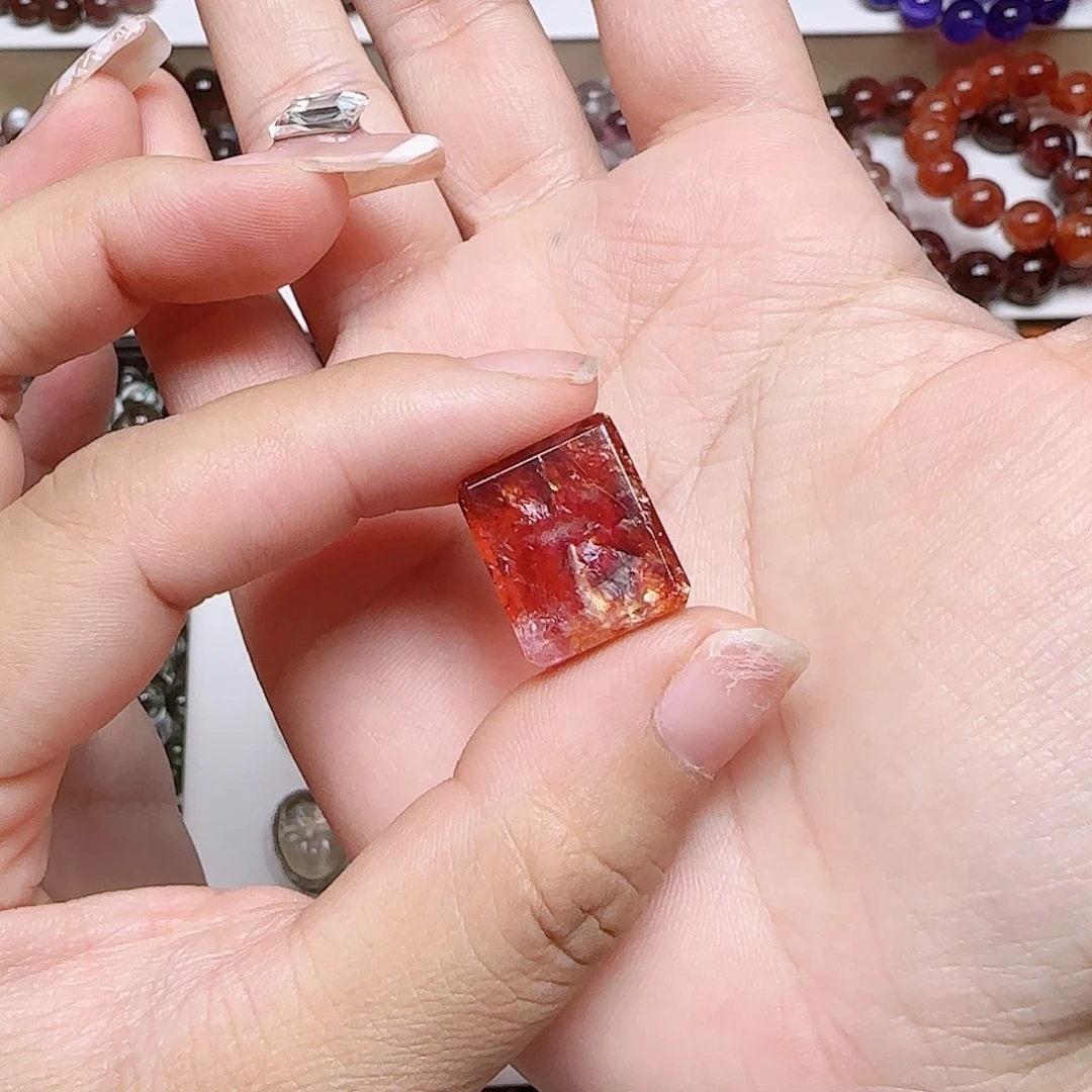 水晶手串未镶嵌随****王胶花牌子