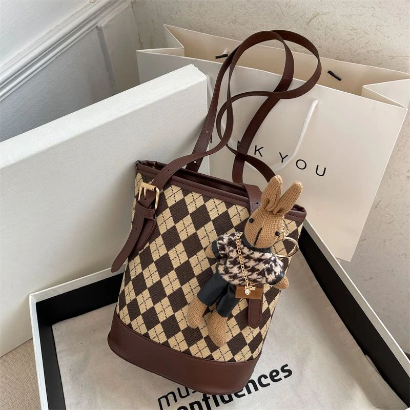 小众设计包包女2024新款时尚呢子格子单肩腋下包高级感手提水桶包