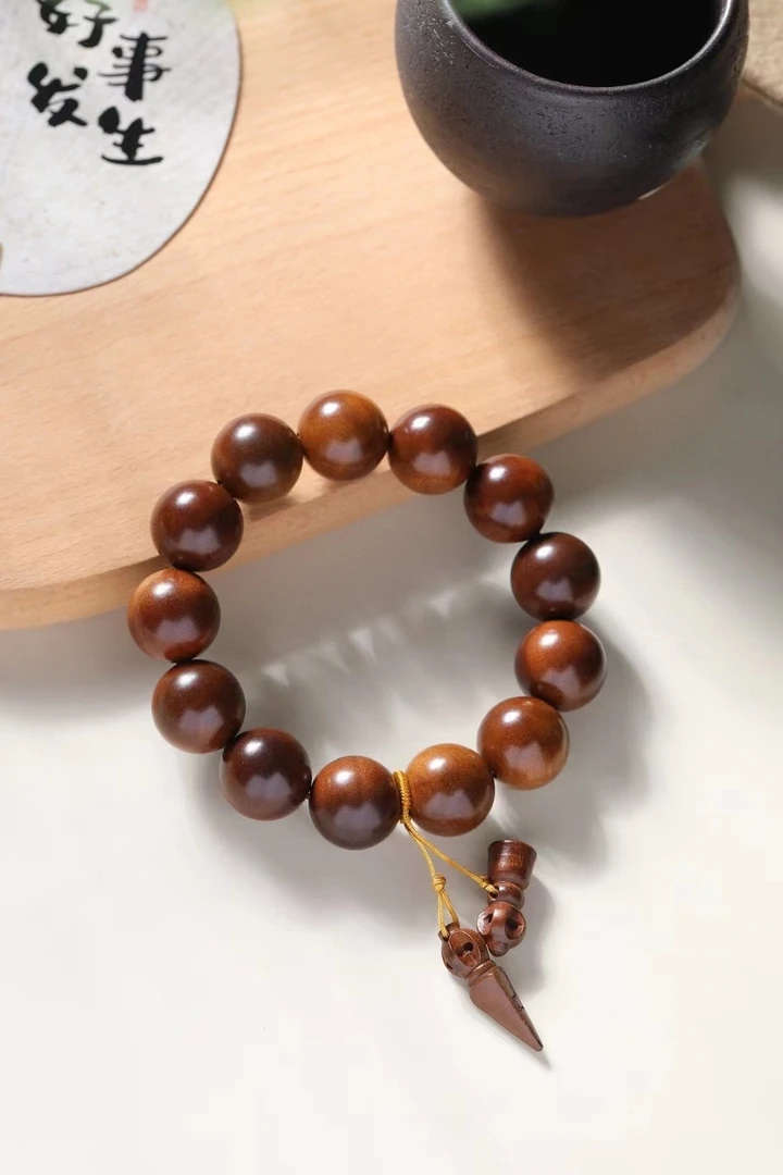 雷击枣木新款挂饰车挂，枣木质地坚硬密实细腻温润，水墨香味长留