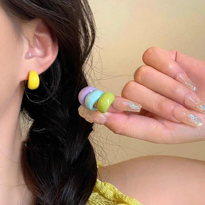 合金耳饰 2024爆款轻奢小众耳饰品小清新糖果色字母c形耳钉耳饰