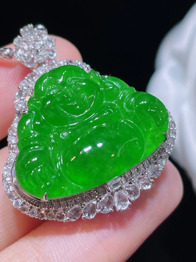 满绿佛公吊坠镶嵌