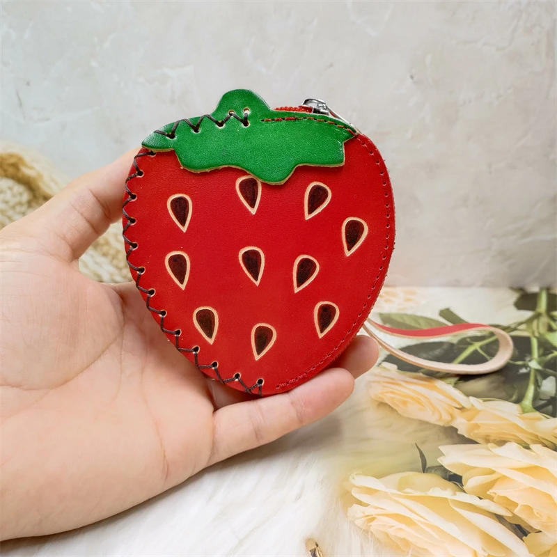 新款百搭可爱钥匙包挂件挂饰手工草莓水果卡通零钱包真皮植鞣皮包