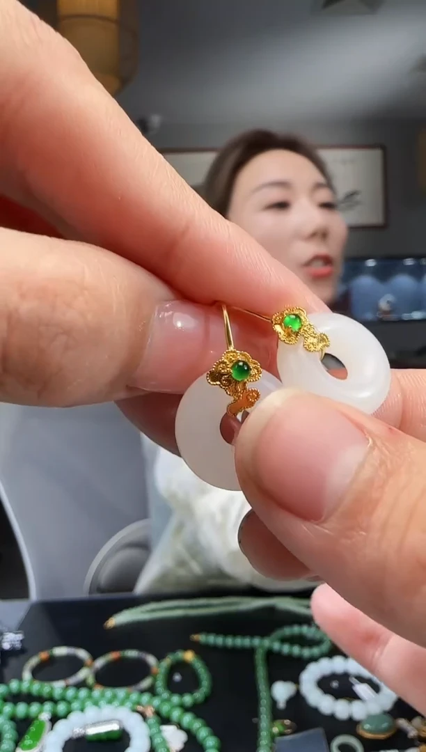 【闪购商品】和田玉耳钉18K金镶嵌3