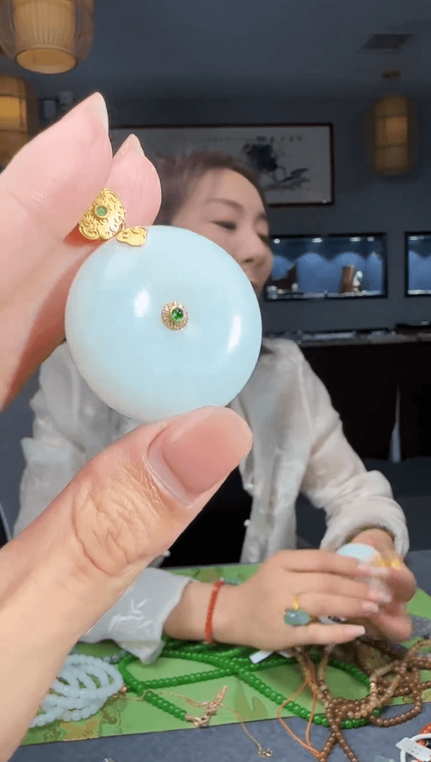 【闪购商品】和田玉吊坠(不含链)18K金镶嵌1