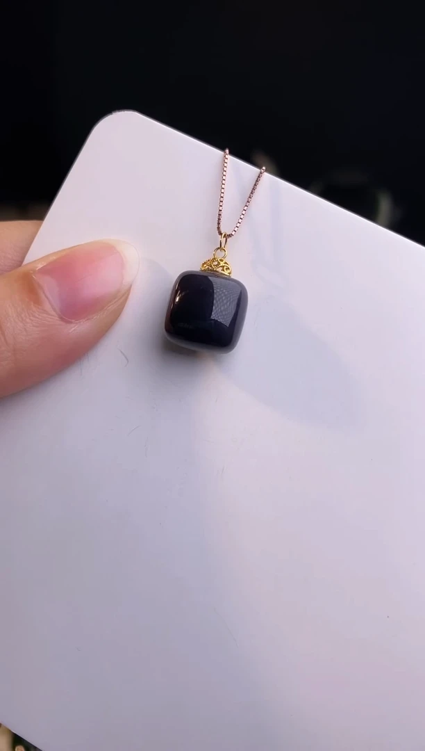 【闪购商品】和田玉吊坠(赠链)18K金镶嵌浓烟紫小胖墩