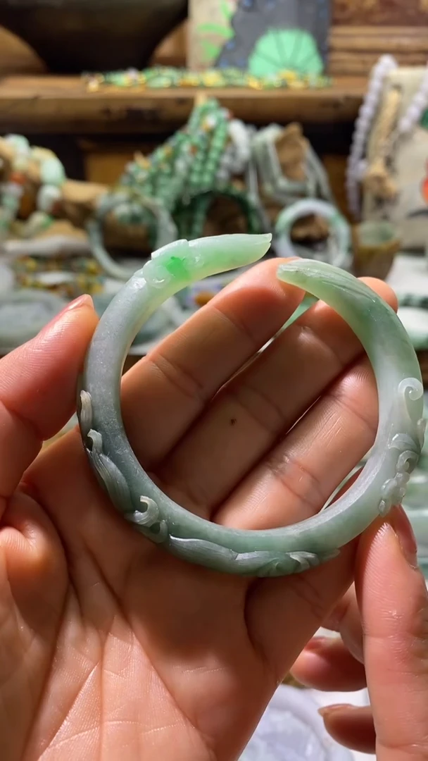 【闪购商品】定制翡翠未镶嵌翡翠手镯