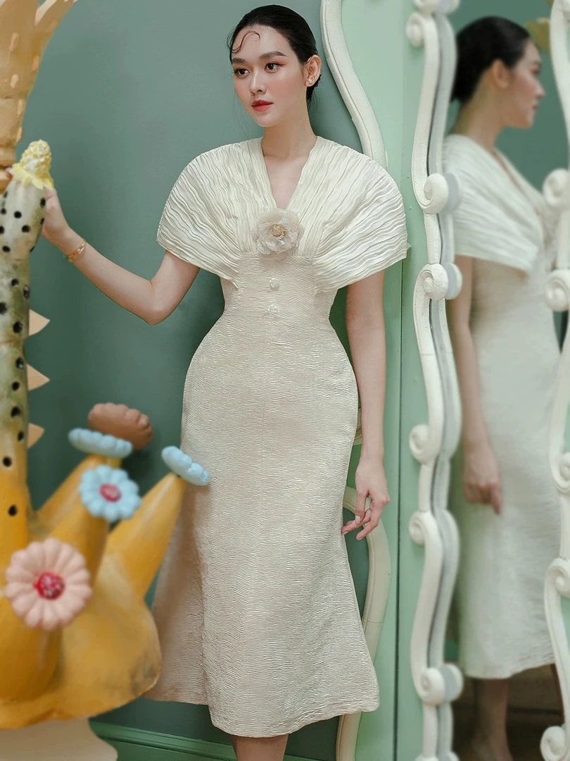 【陵陵】小众设计气质显瘦V领收腰鱼尾连衣裙 GSEN5227