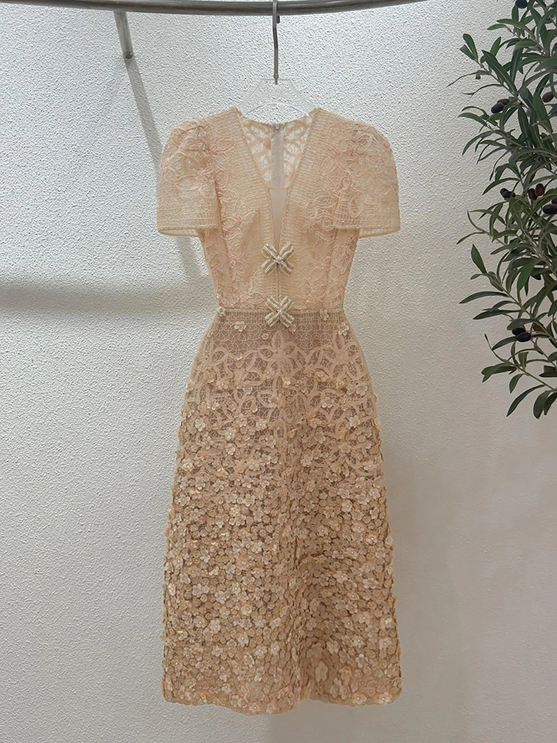 【DÉ MYSTÈRE】高级感手工订花蕾丝高贵千金V领显瘦连衣裙GQW68010