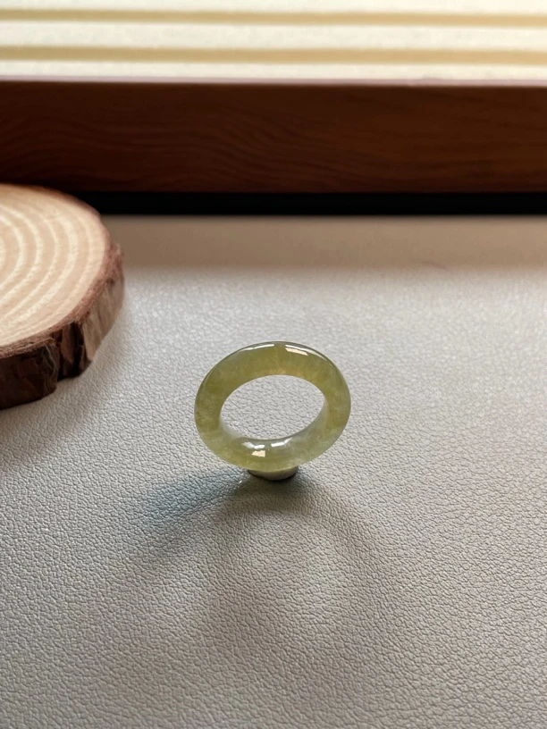 天然缅甸翡翠A货：满色黄翡10号圈口