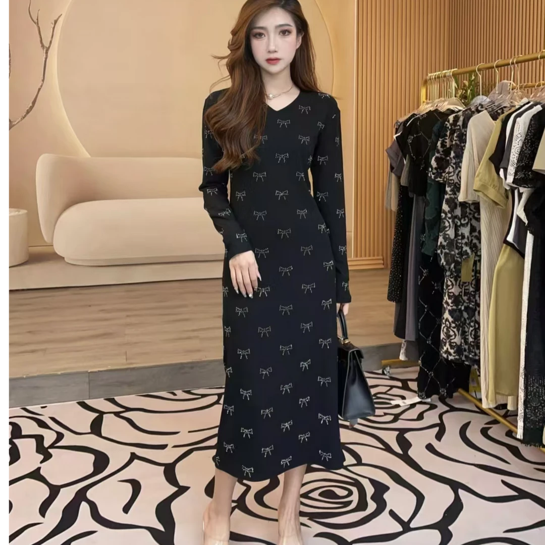 早秋新款御姐V领蝴蝶节烫钻连衣裙Q24CL1852