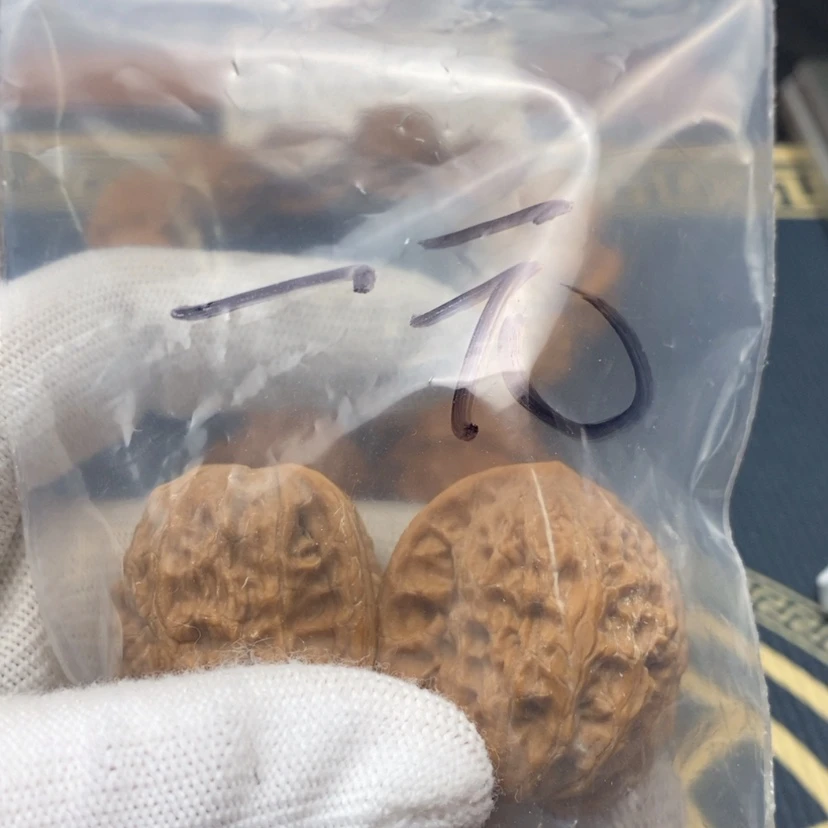 【闪购商品】文玩核桃吊坠叫****丶袋子