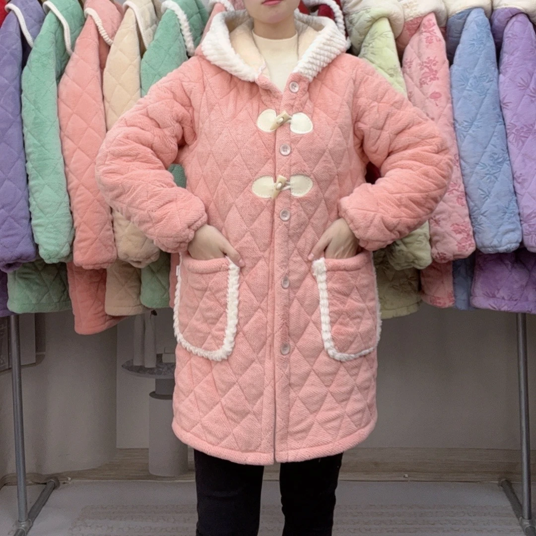 【牛角扣】连帽加绒加厚女时尚保暖妈妈装可外穿家居服三层夹棉